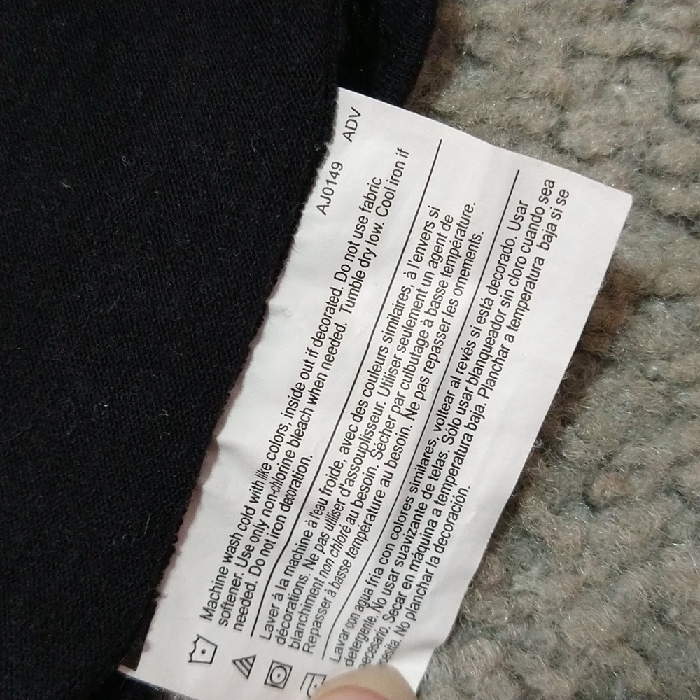 π3/$10 OR 5/$15 SALEπ Hanes T-shirt - Picture 5 of 6